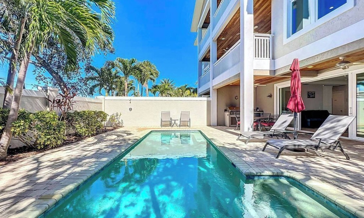 Siesta Key House | Garage Parking, King beds-NO Bunks, Pool & Private Beach Access-No Crowds