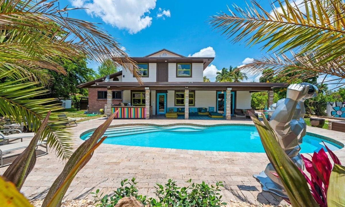 Seybold Villa | Gated Private Acre 5BR4BA Tropical Villa w/Theater