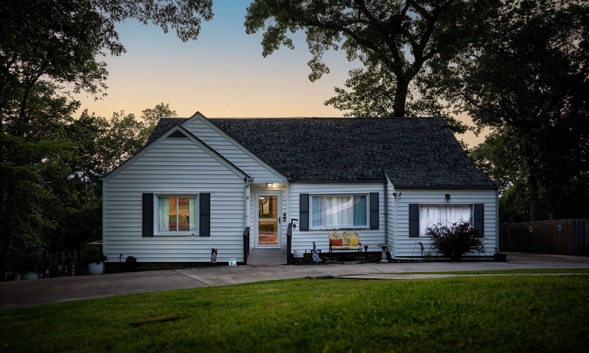 East Lake House | Get Away And Relax In Your Quiet, Private Chattanooga House