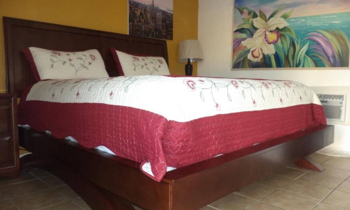East Naples Hotel | Glades Motel