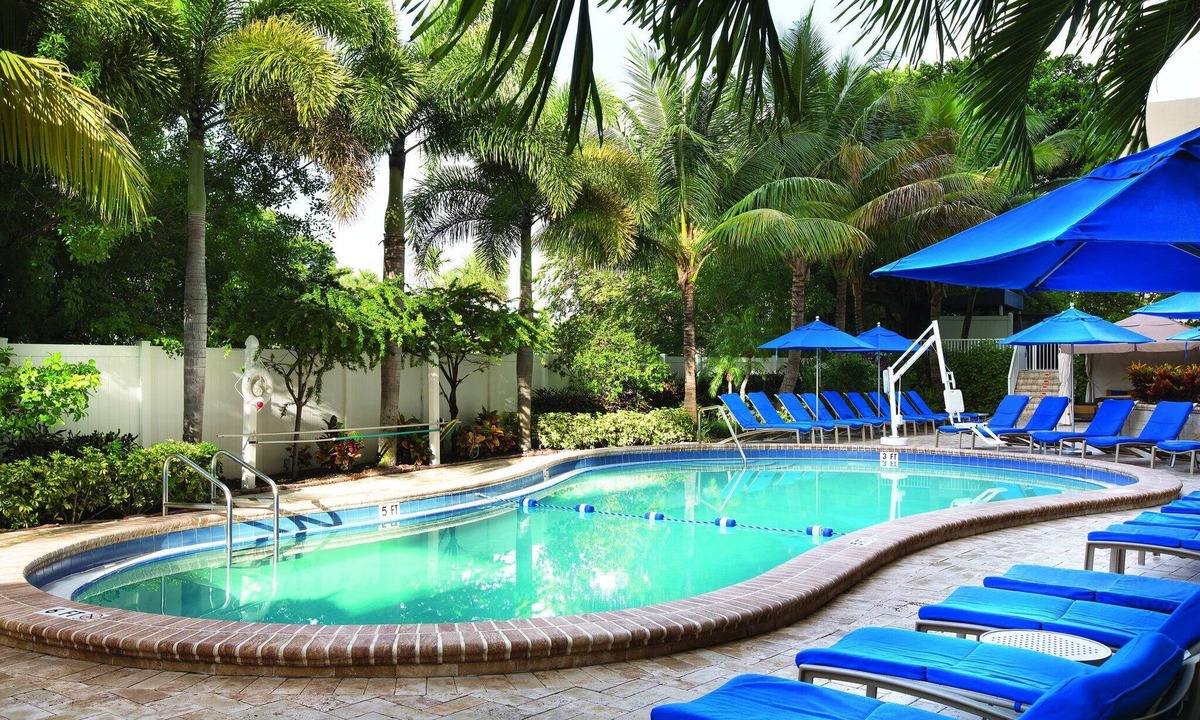 Pompano Beach Resort | Gleaming yachts and sparkling Intracoastal waters!