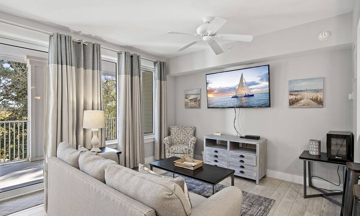 Baytowne Wharf Condo | Golf Cart ~ Gated Resort ~ Balcony