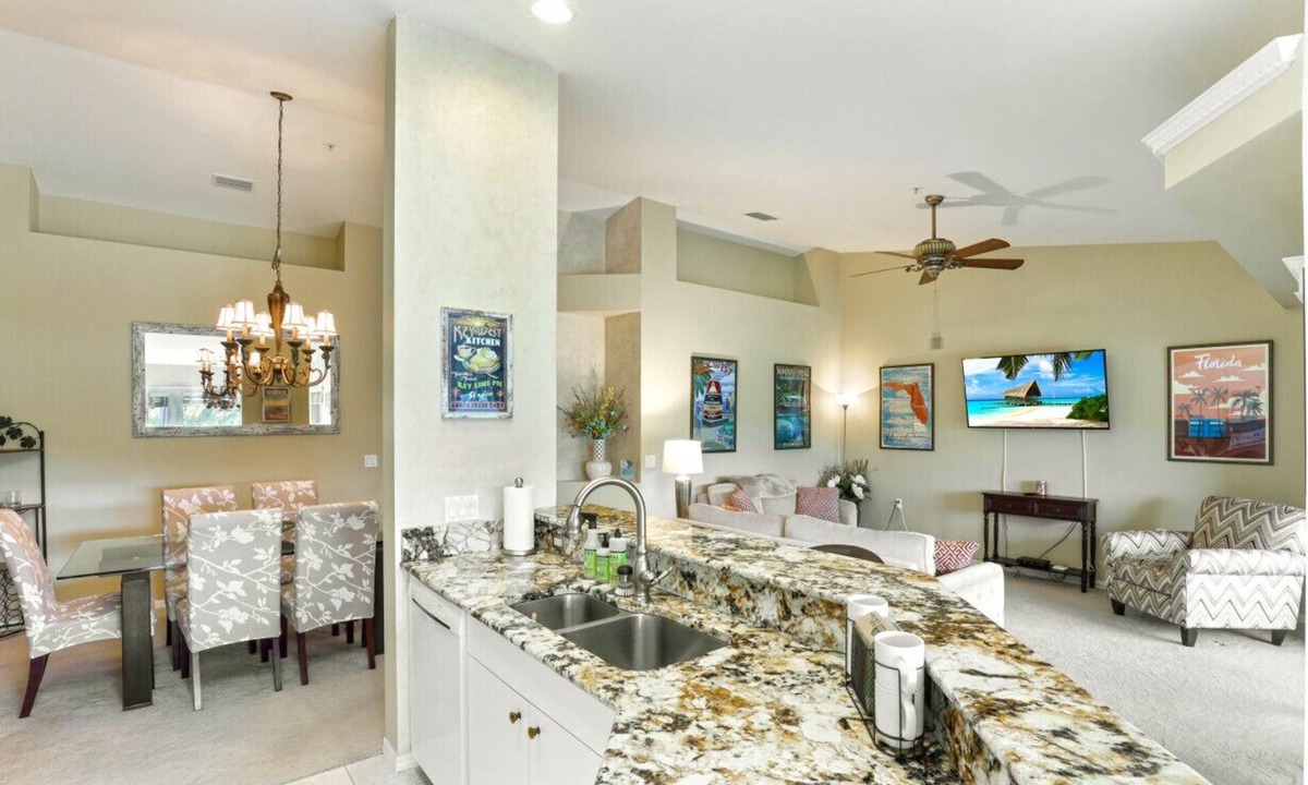 Naples Apartment | Golf Membership Available! Top Floor Condo, Pickleball, Near Naples Beaches