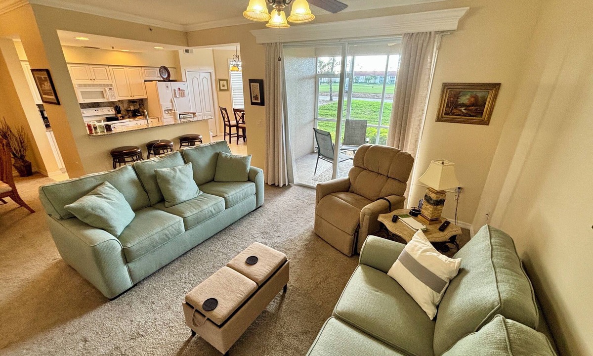 Naples Apartment | Golf Membership Available! 2 BR/2BA, Pickleball, Pools, Near Gulf Beaches
