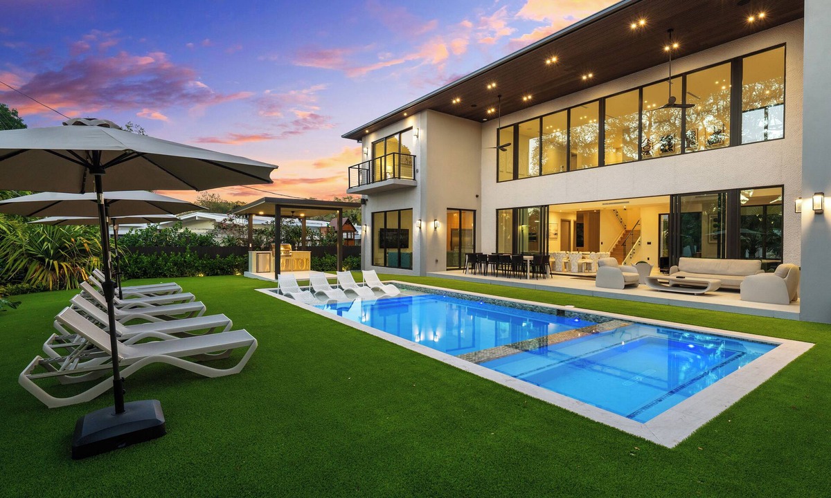 North Miami Beach House | Gorgeous 9BR Villa Jasper