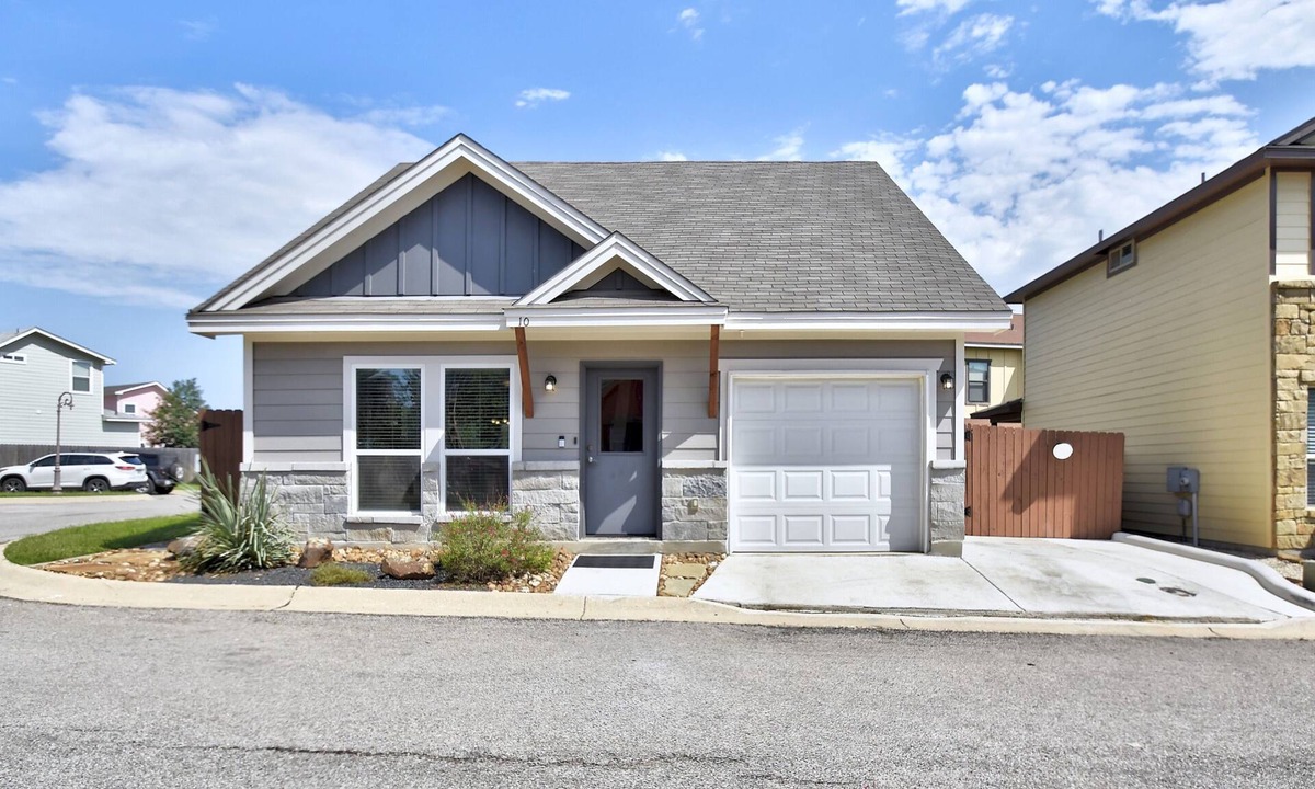 Fredericksburg House | Great Location - .6 Miles from Main St