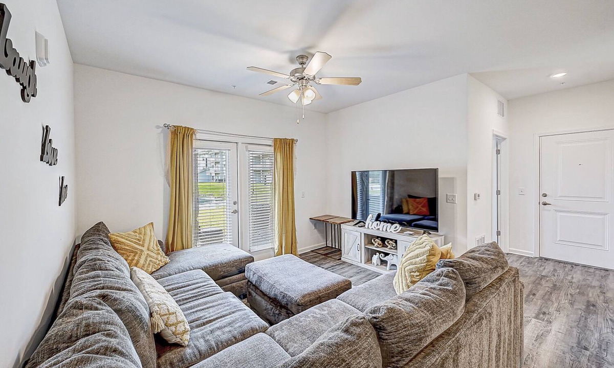 Doctors Inlet Apartment | ⭐Grey Serenity⭐ 1Br w/Private Balcony Nr DWTN Jax
