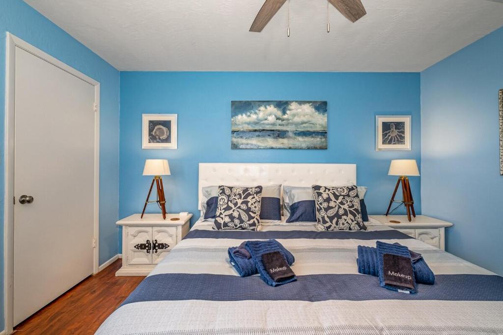 Ocean Side Village Apartment | Ground Floor 2 Bdrm King Condo Close to Beach