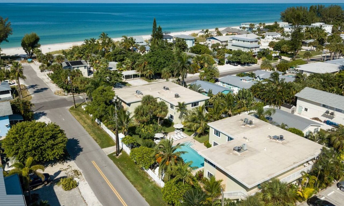 Ilexhurst Condo | Ground-level AMI Condo Near the Beach! Large heated pool!