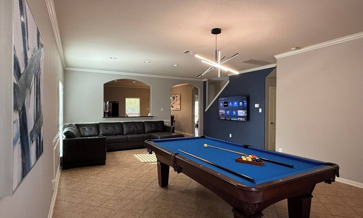 Wetmore House | Group Haven: 9 Beds 3.5 Bath with Pool & Ping Pong Tables at Southern Knoll