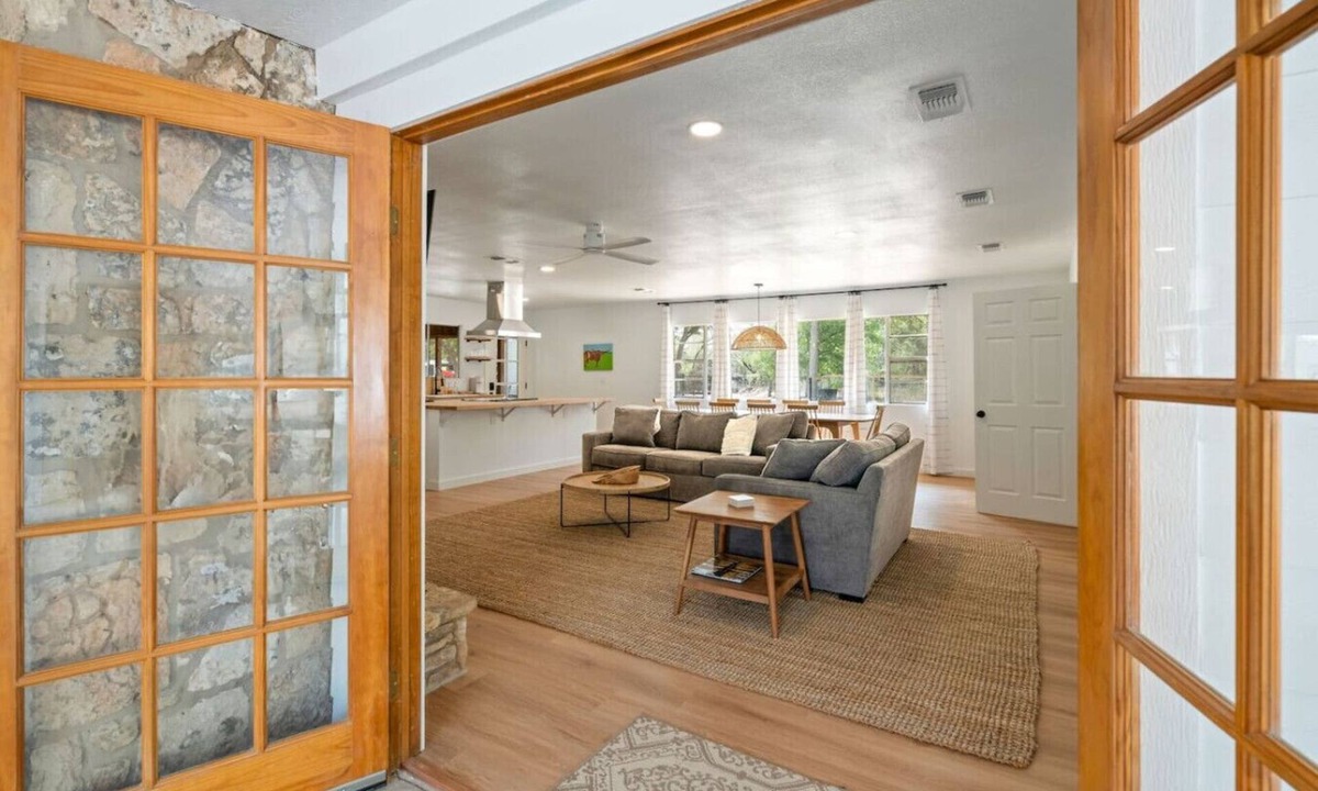 New Braunfels House | Guadalupe Cabins | 3 Cottages | Sleeps 17-23