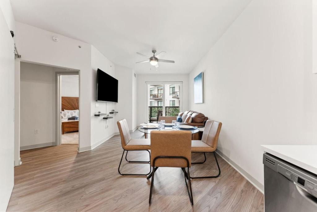 Downtown Jacksonville Apartment | Guest Favorite 8th Floor King Suite Pet OK