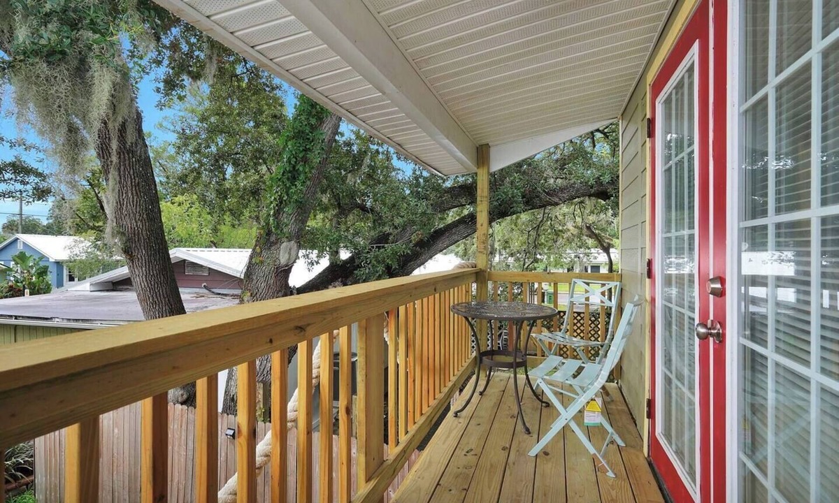 Downtown Historic District House | Guesthouse w/Balcony · Walk to Downtown · Bikes