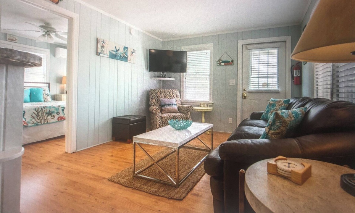 Indian Rocks Beach Apartment | Gulf Breeze Inn - Total relaxation! Modern apartment just steps to the beach!