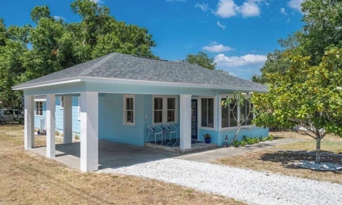 Tarpon Springs House | Gulf coast bungalow near beaches and the Sponge Docks with water front dining