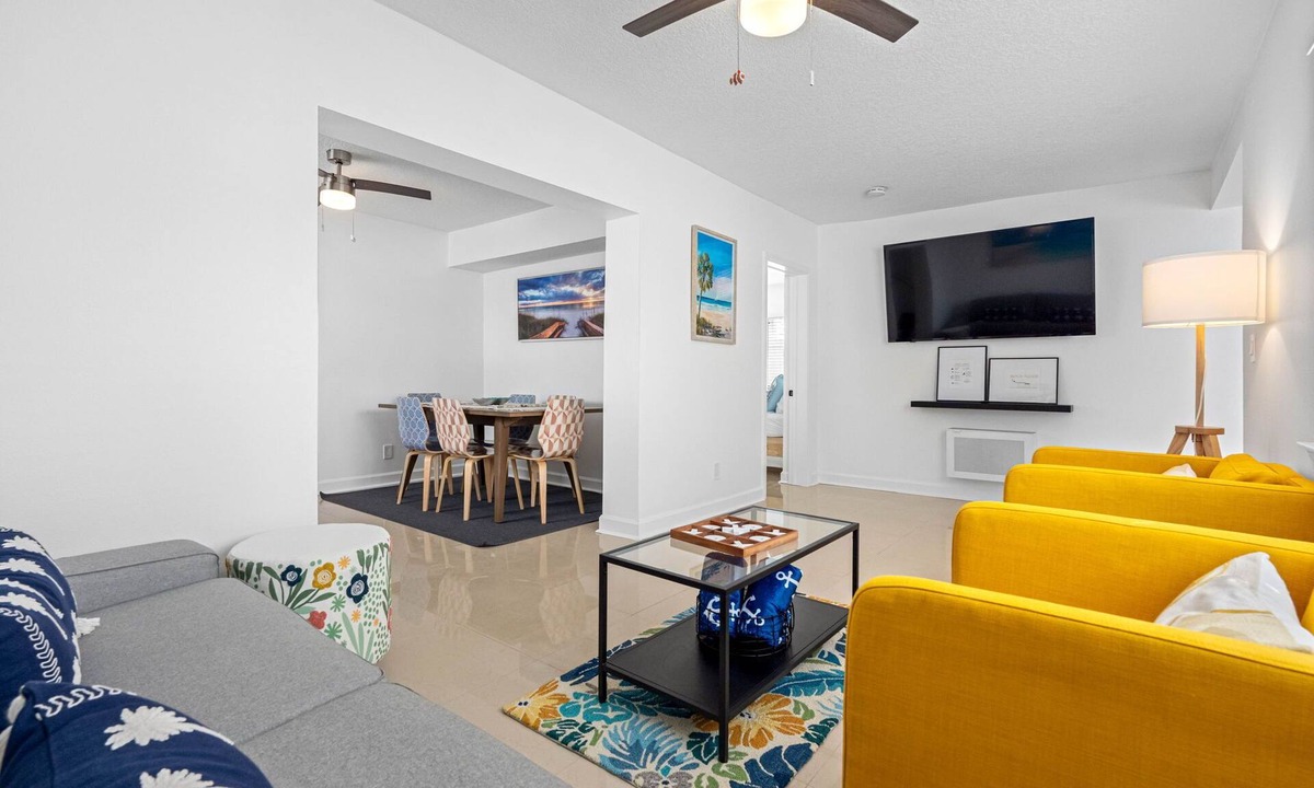 Madeira Beach House | Gulf-Side Beach House - Tiki Bar · Direct Beach Access · No Roads to Cross
