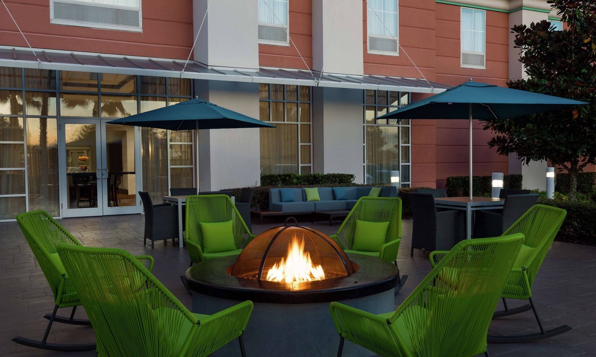 Airport North Hotel | Hampton Inn & Suites Orlando Airport @ Gateway Village