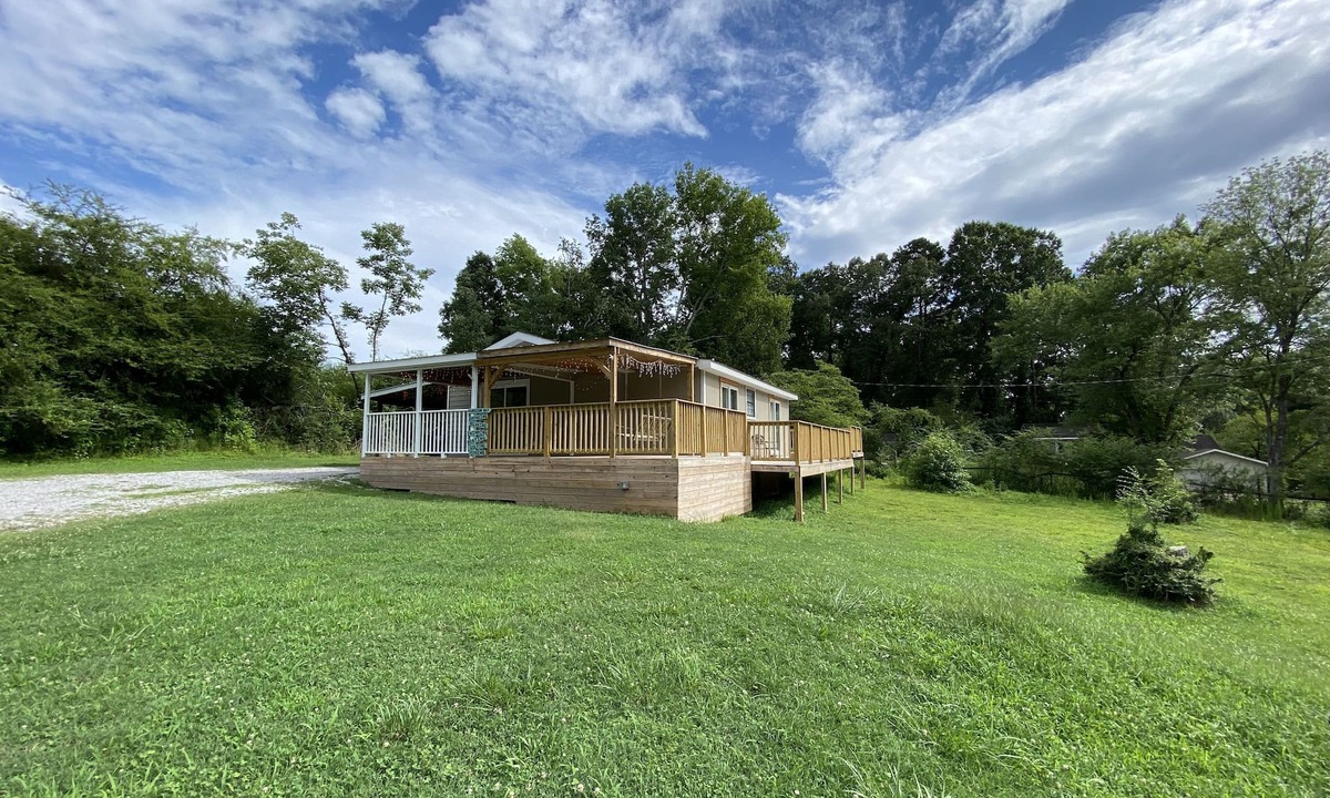 Harrison House | Harrison Bay Hideaway: Cozy home, walk to Harrison Bay State Park, Golf, Lake