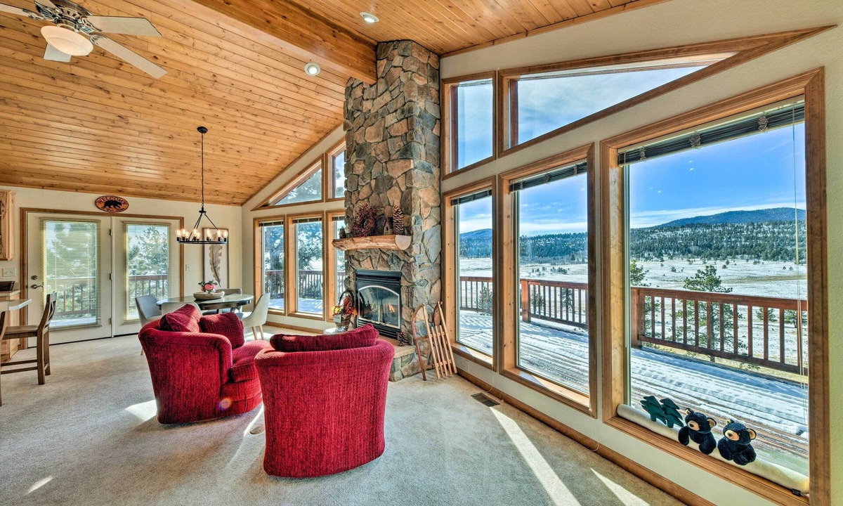 Hartsel Cabin | Harstel Cabin Vacation Rental w/ Deck!
