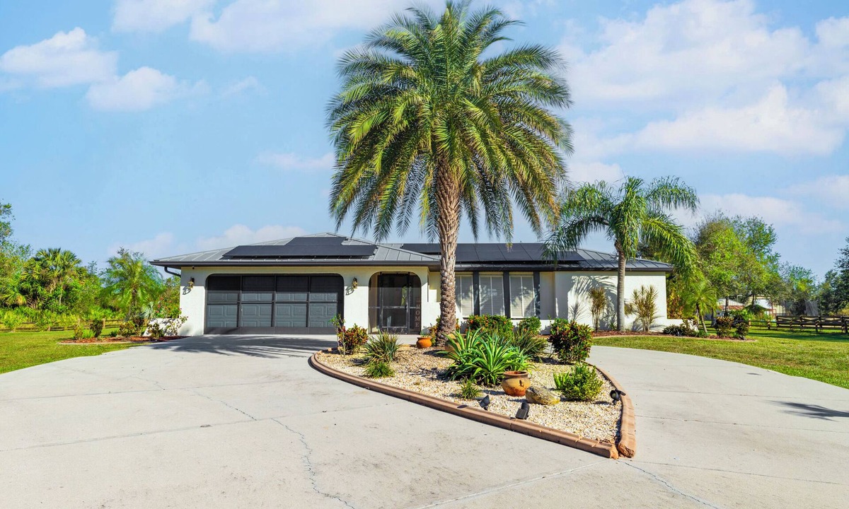Punta Gorda House | Heated pool and spacious lanai! 3br home in Punta Gorda, 2 acres with pond