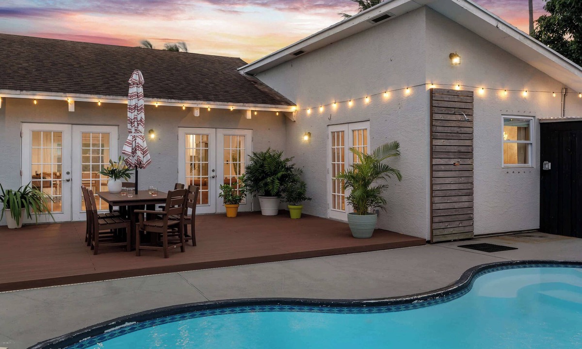 West Palm Beach House | Heated Pool Days & Palm Nights – Modern West Palm Vibes