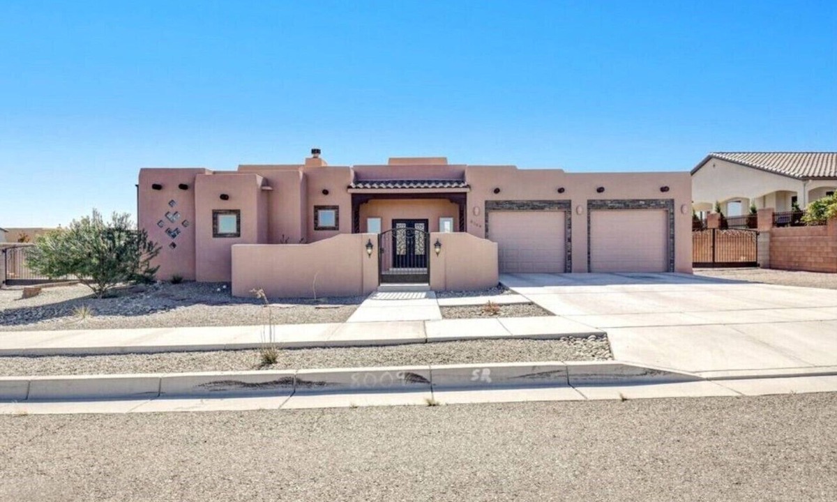 Westside House | Heated Pool + Hot Tub - Luxury Retreat ABQ