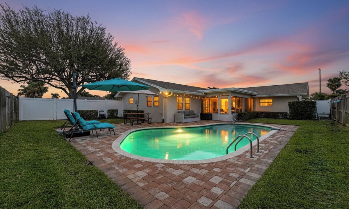 Palm Beach Gardens House | Heated Saltwater Pool Retreat Near PGA Sleeps 8
