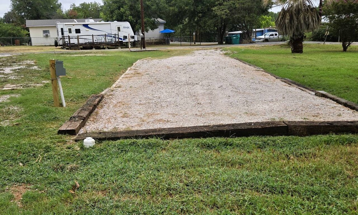 Kingsland RV Rental | Hidden Cove RV Site On Lake LBJ.