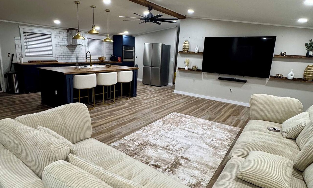 Blackshear House | Hidden Dreams Retreat: Luxury Renovated Escape in Blackshear Ga