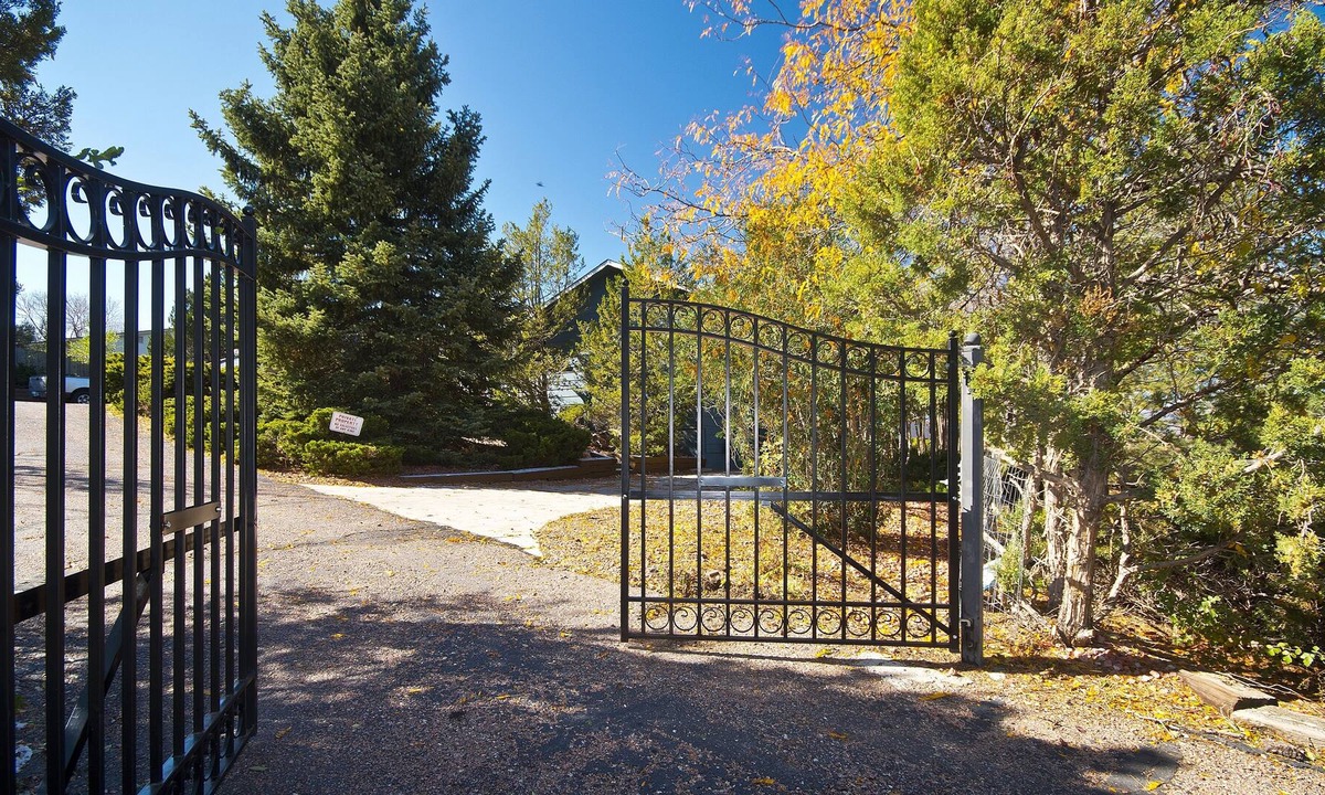 Village Seven House | hidden treasure on 3/4 ac. minutes away from fun