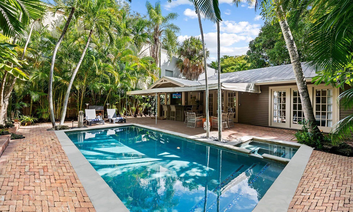 Victoria Park House | Hideaway - Heated Salt Water Pool & Spa