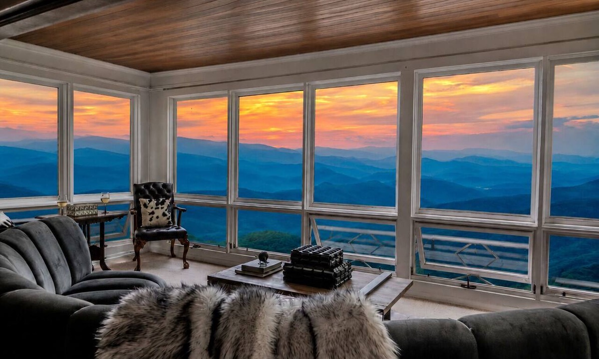 Scaly Mountain House | Highlands Lodge @Fire Mountain Estate. 20 Magical acres above the clouds!