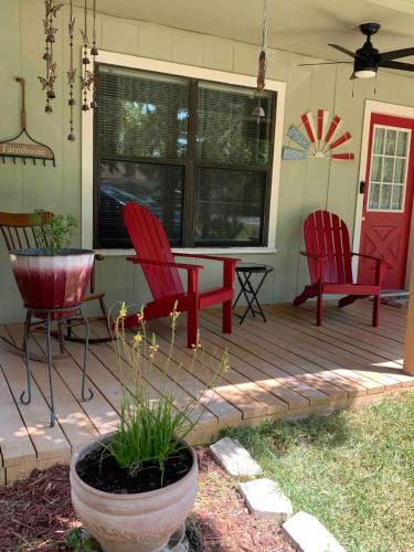 New Braunfels House | Hill Country Casita 3 minutes from Guadalupe River & Canyon Lake