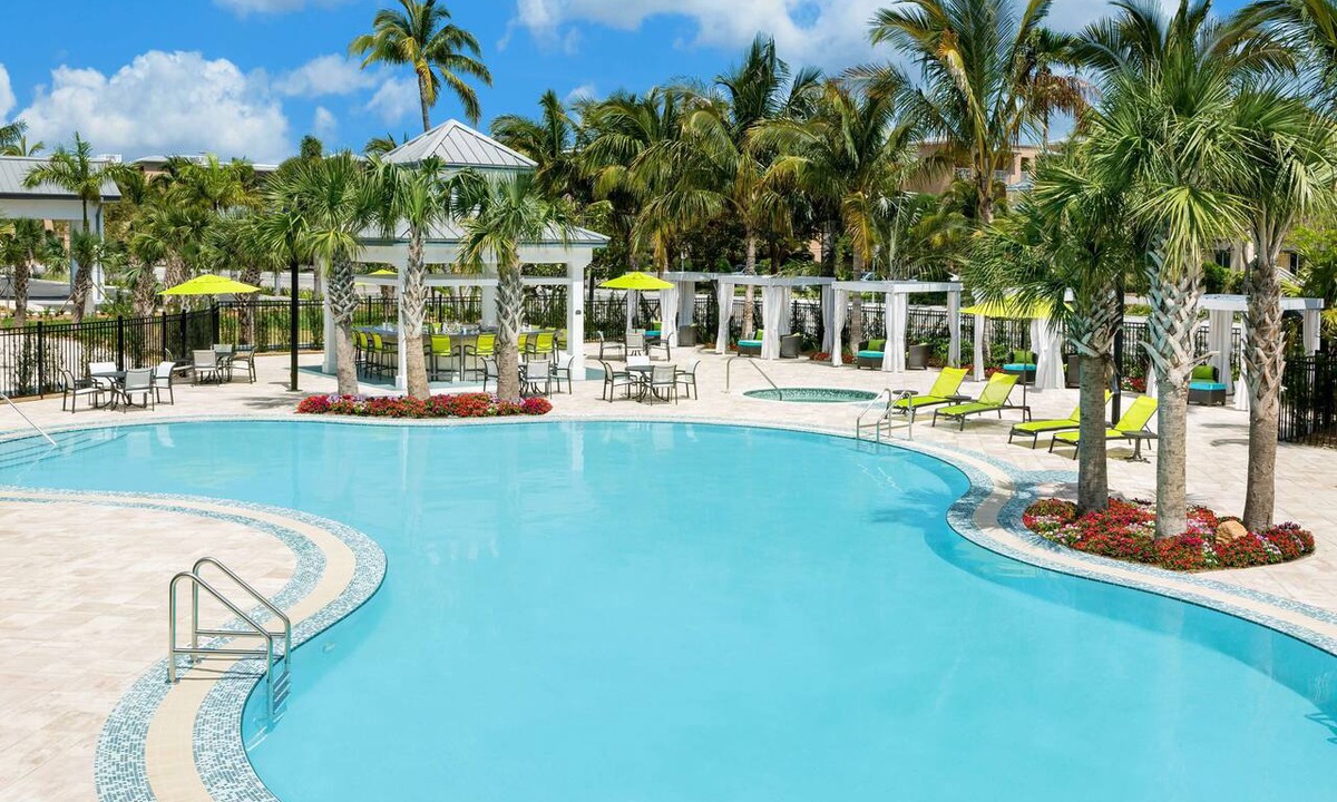New Town Hotel | Hilton Garden Inn Key West/The Keys Collection