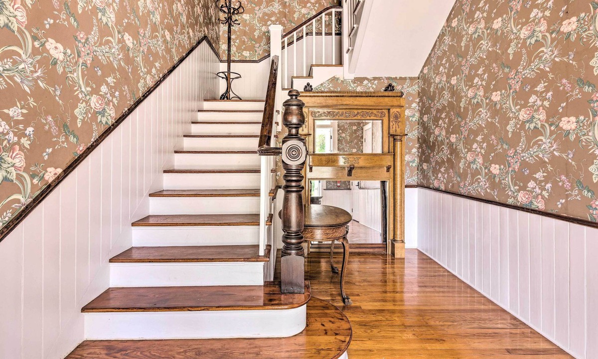 Historic District Apartment | Historic 1891 Ocala Apartment w/Original Touches!