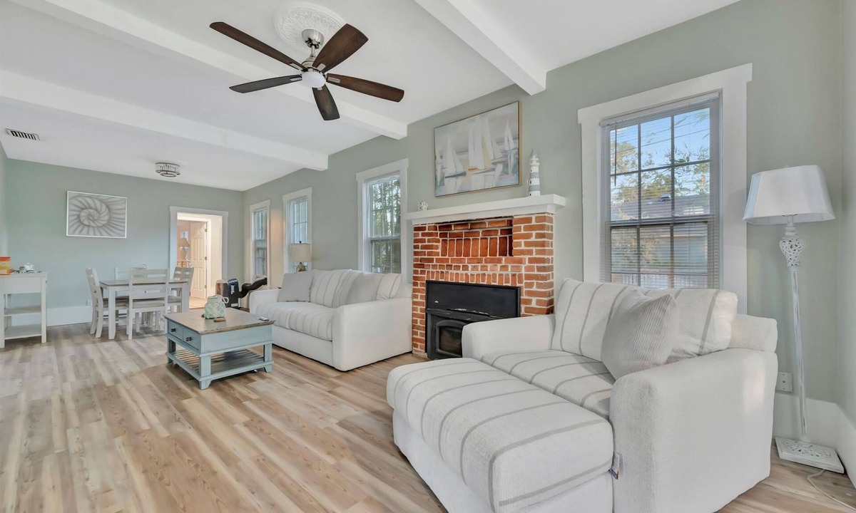Safety Harbor House | Historic 4B Sleeps 8 Backyard Firepit Bikes