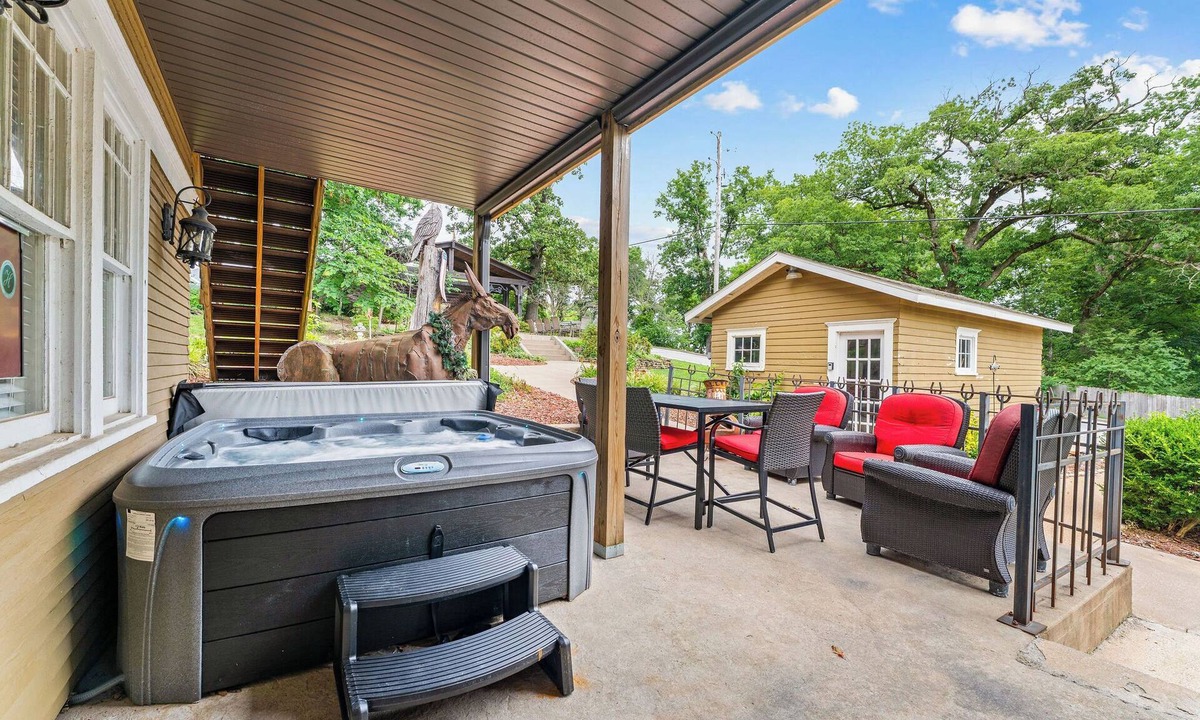 Downtown Branson House | Historic 6BR Near Branson Landing + Hot Tub