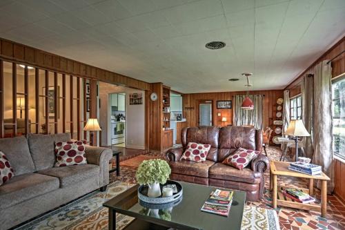 Lake Wales House | Historic Lakefront Gem ~ 6 Mi to Bok Tower Gardens