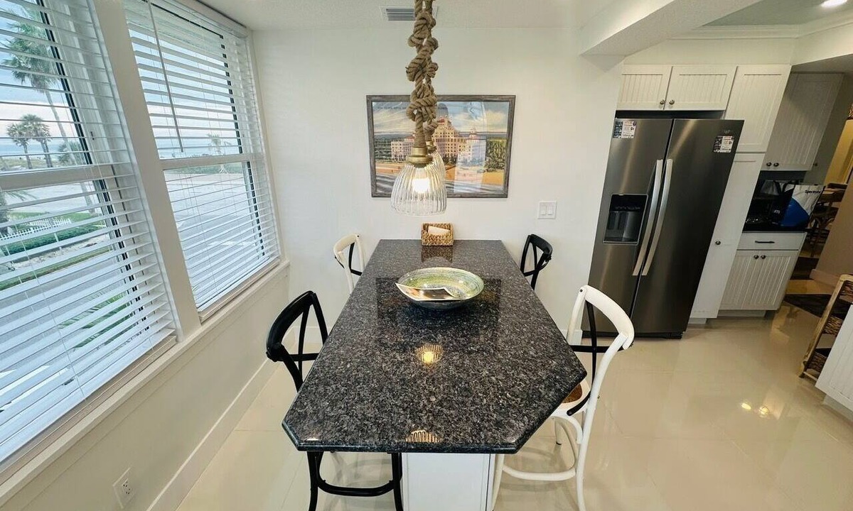 Pass-a-Grille Condo | Historic Pass-A-Grille Gulf Way Beachfront Wi-Fi