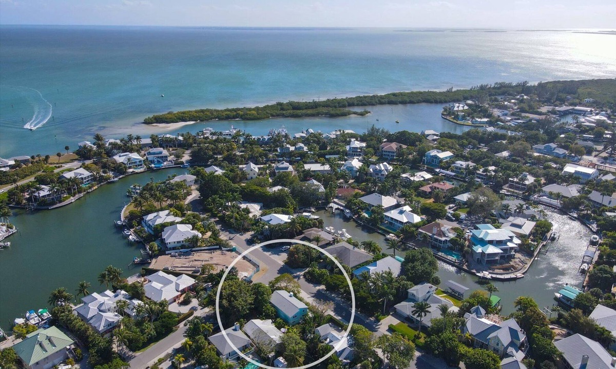 Boca Grande House | Historic Village Getaway