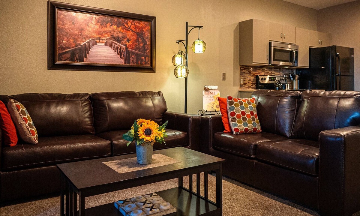 Branson Condo | Holiday Hills 2BR — Pools, Golf, Walk-In Shower