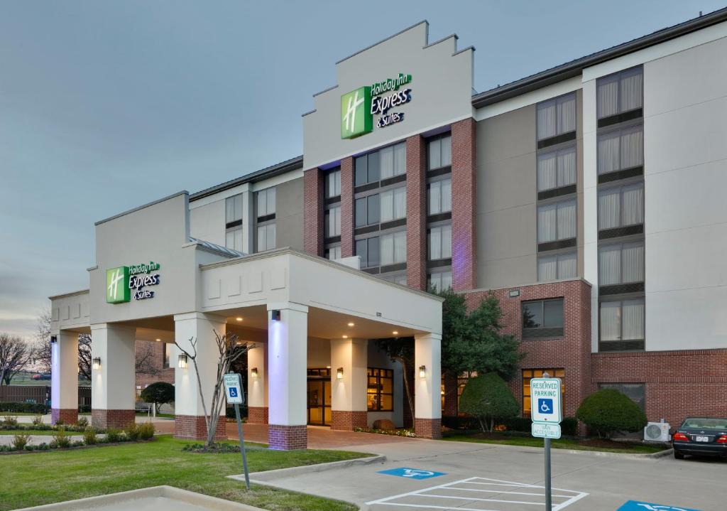 Las Colinas Hotel | Holiday Inn Express & Suites Irving Conv Ctr - Las Colinas by IHG