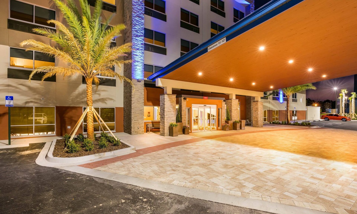 Southside Hotel | Holiday Inn Express & Suites Jacksonville - Town Center by IHG