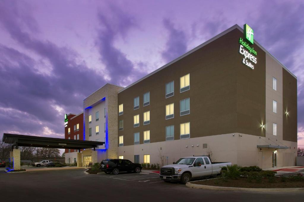 New Braunfels Hotel | Holiday Inn Express & Suites New Braunfels by IHG