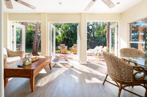 Naples Park House | Home by Beach 4 - Gulf Breeze