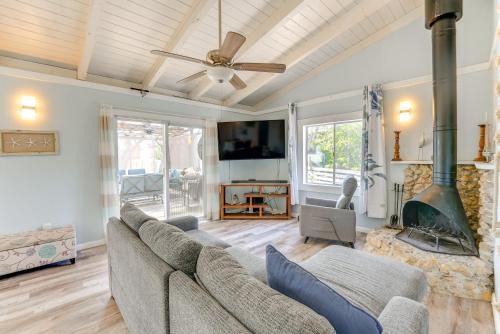 Alligator Point House | Home Near Beach in Alligator Point: Rooftop Deck!