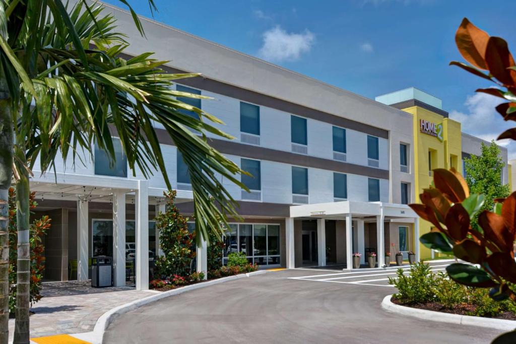 Naples Hotel | Home2 Suites By Hilton Naples I-75 Pine Ridge Road