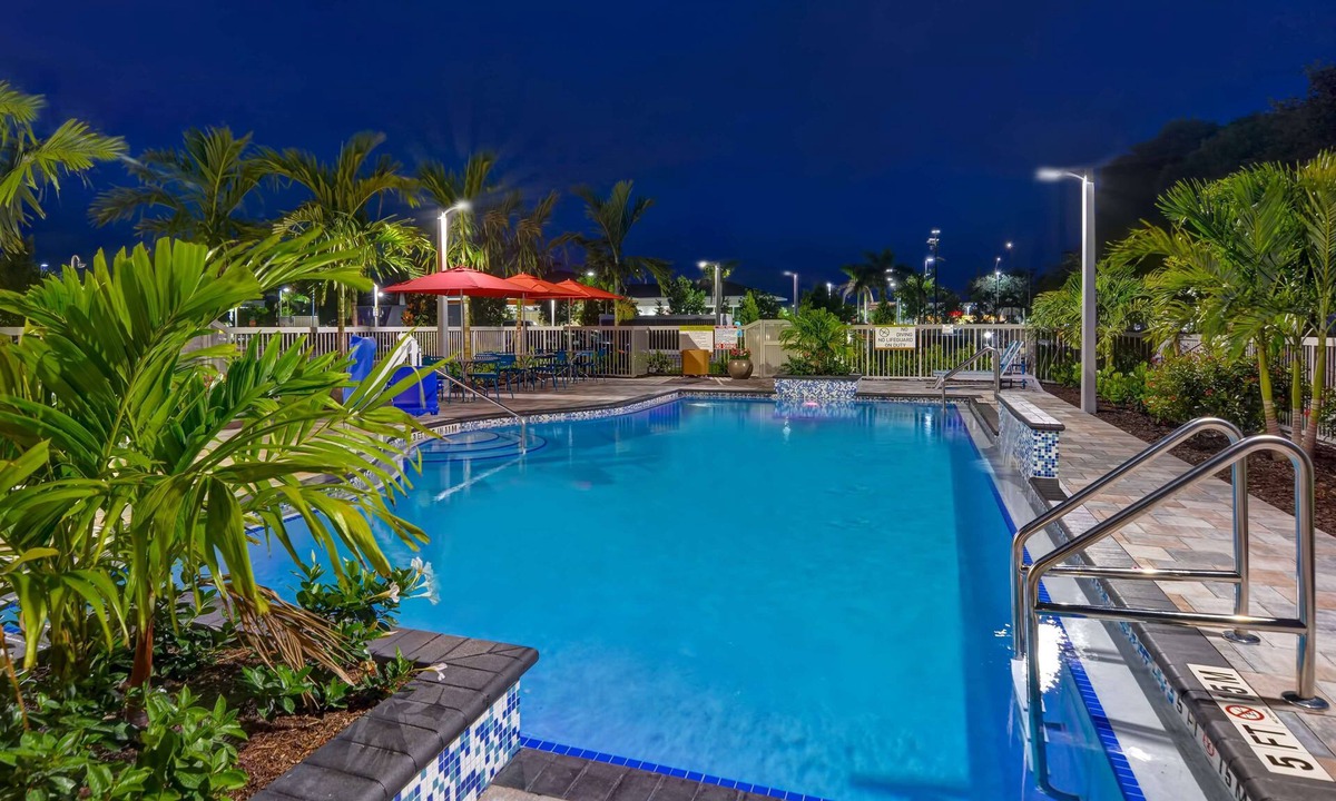 Naples Hotel | Home2 Suites Naples I-75 Pine Ridge Road, FL