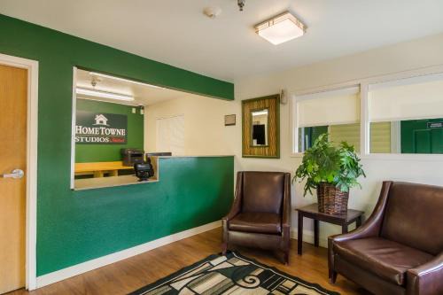 Glendale Hotel | HomeTowne Studios by Red Roof Denver - Glendale/Cherry Creek