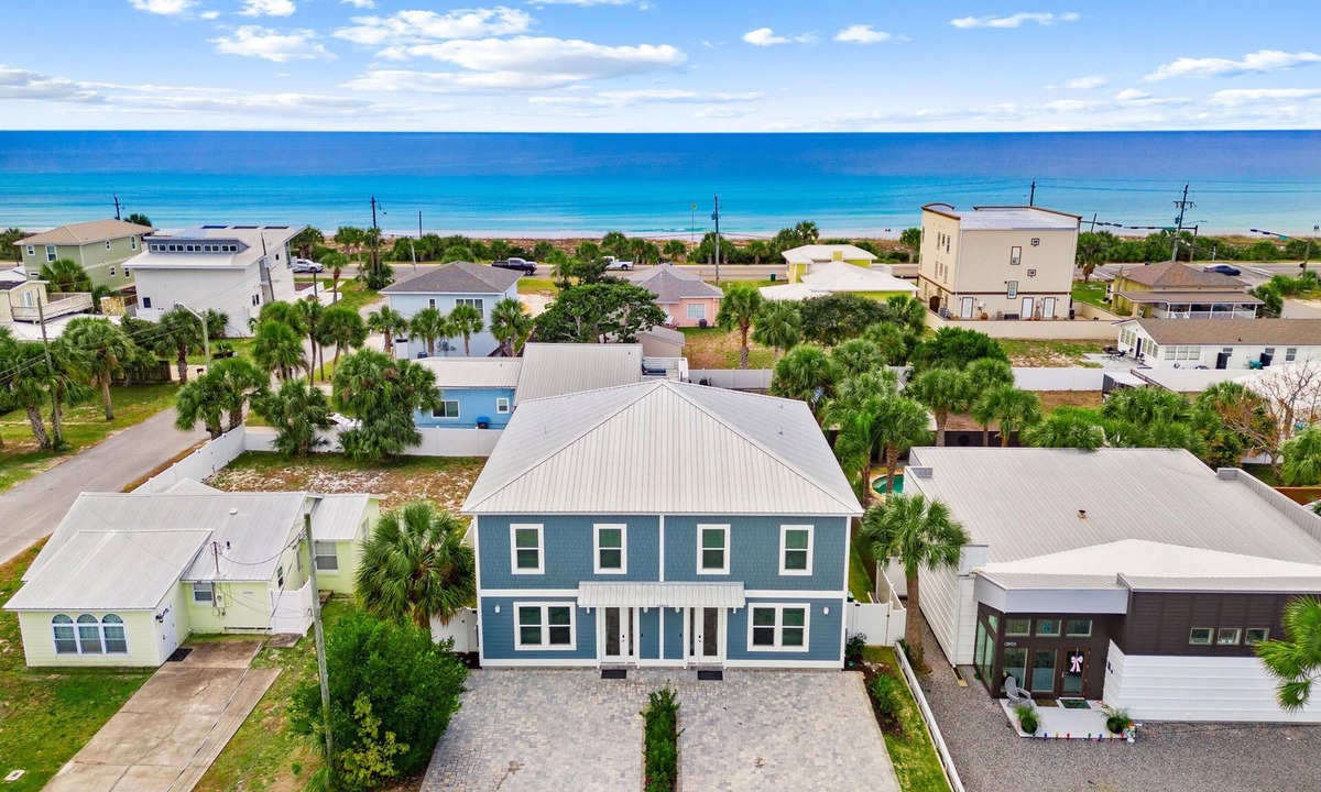 Bid-a-wee Beach House | Horizon Dreams | Duplex One Block from Beach w. Two Pools